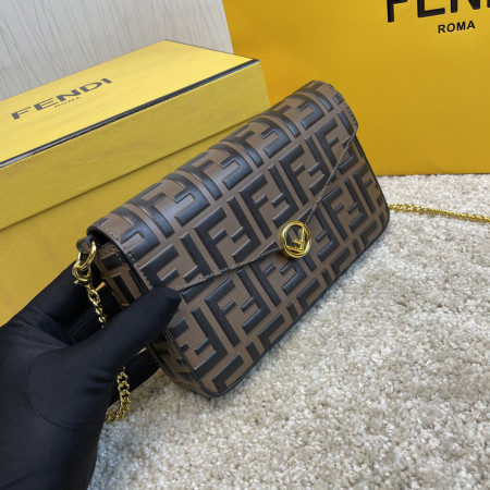 F is Fendi 체인 지갑