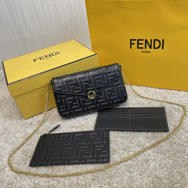 F is Fendi 체인 지갑